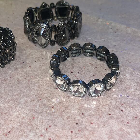 Elegant Black and Silver Women's Bracelet Set - Picture 3 of 3